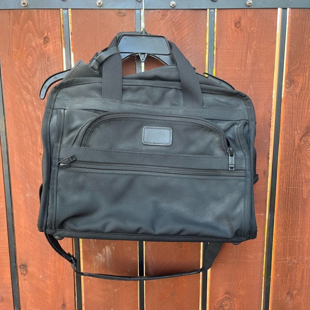 TUMI Alpha Duffle Bag/Classic Travel Carry on 223D3